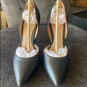 never worn brand new heels